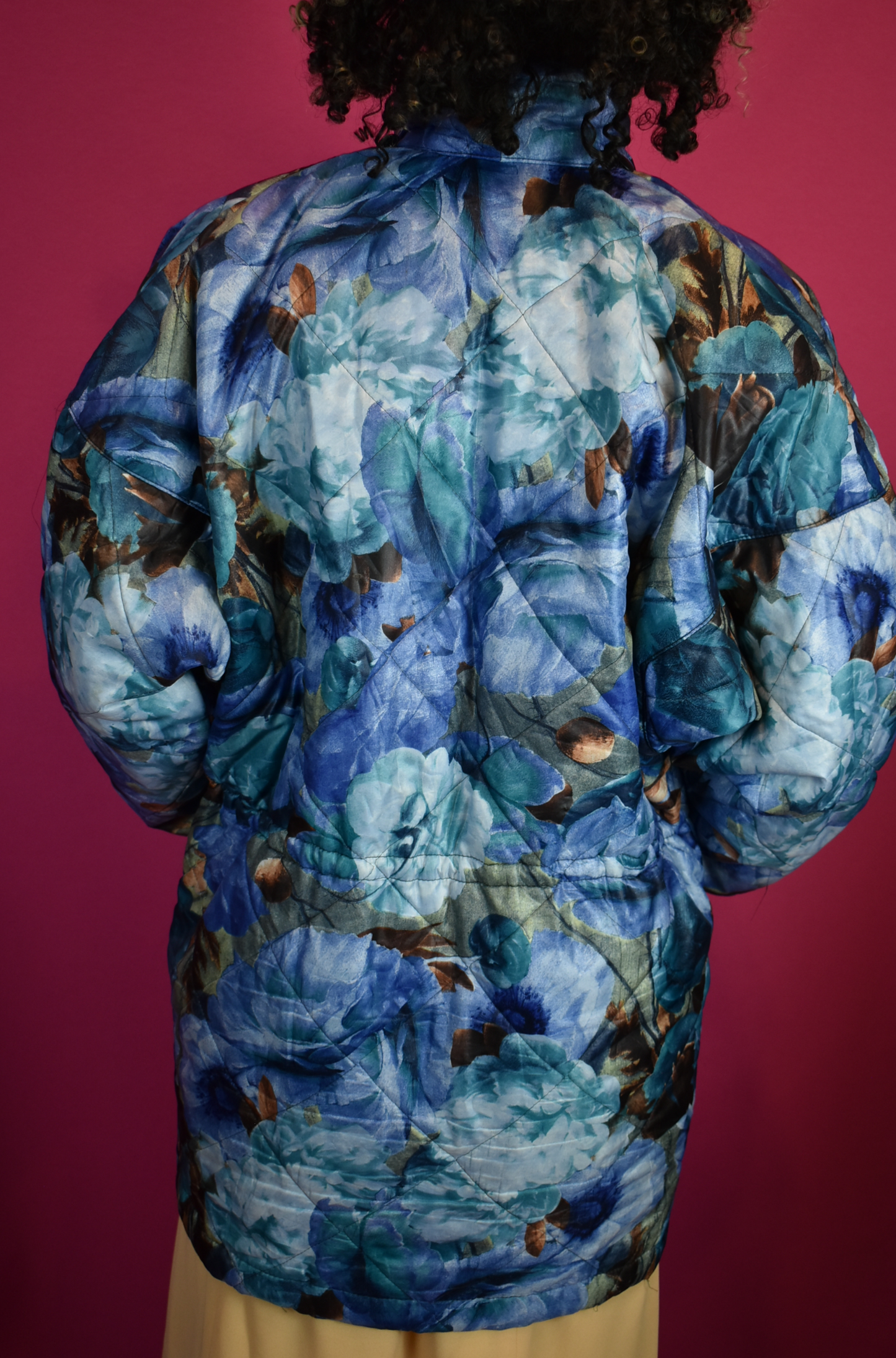 blauwe bloemen jas