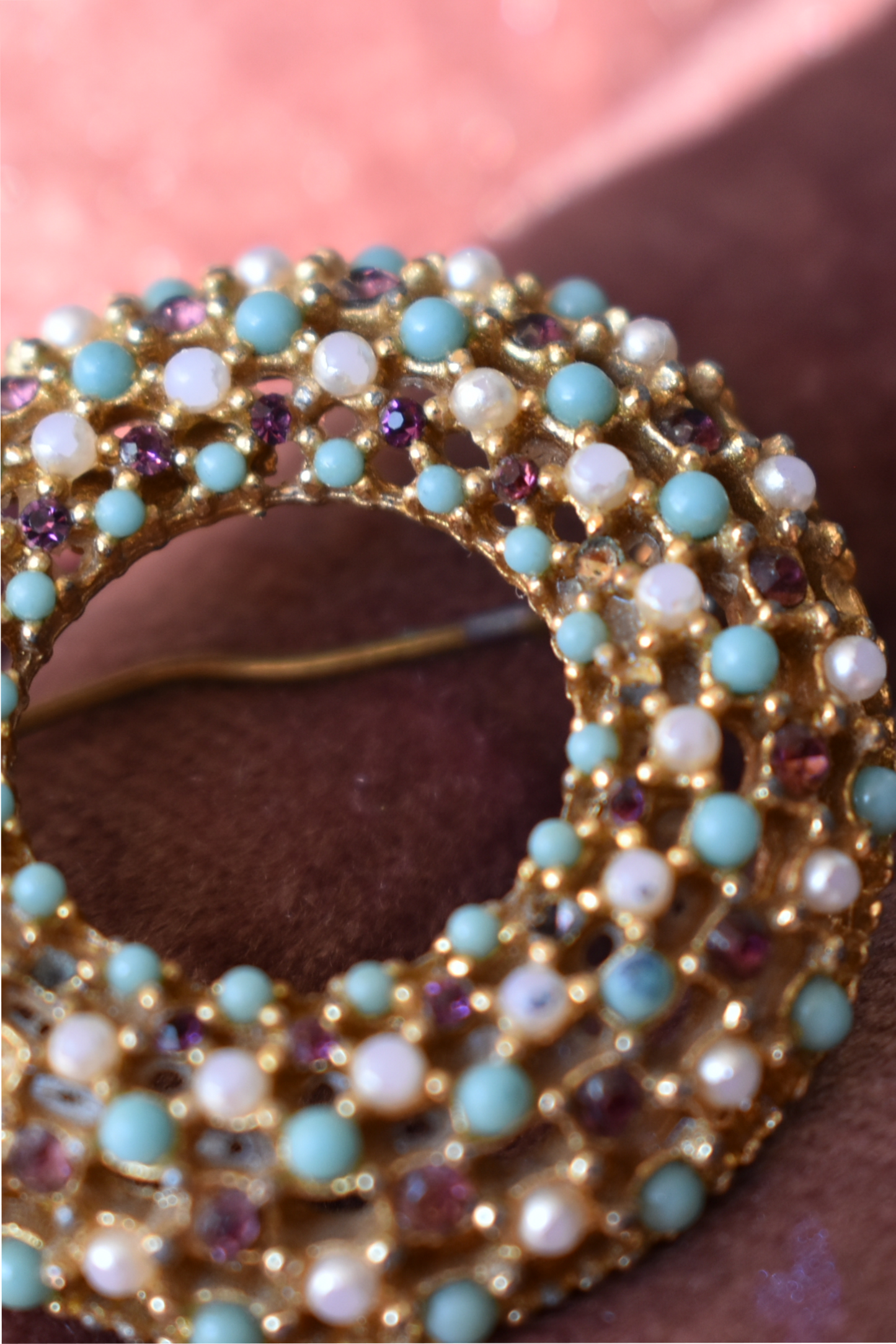 Vintage Capri broche