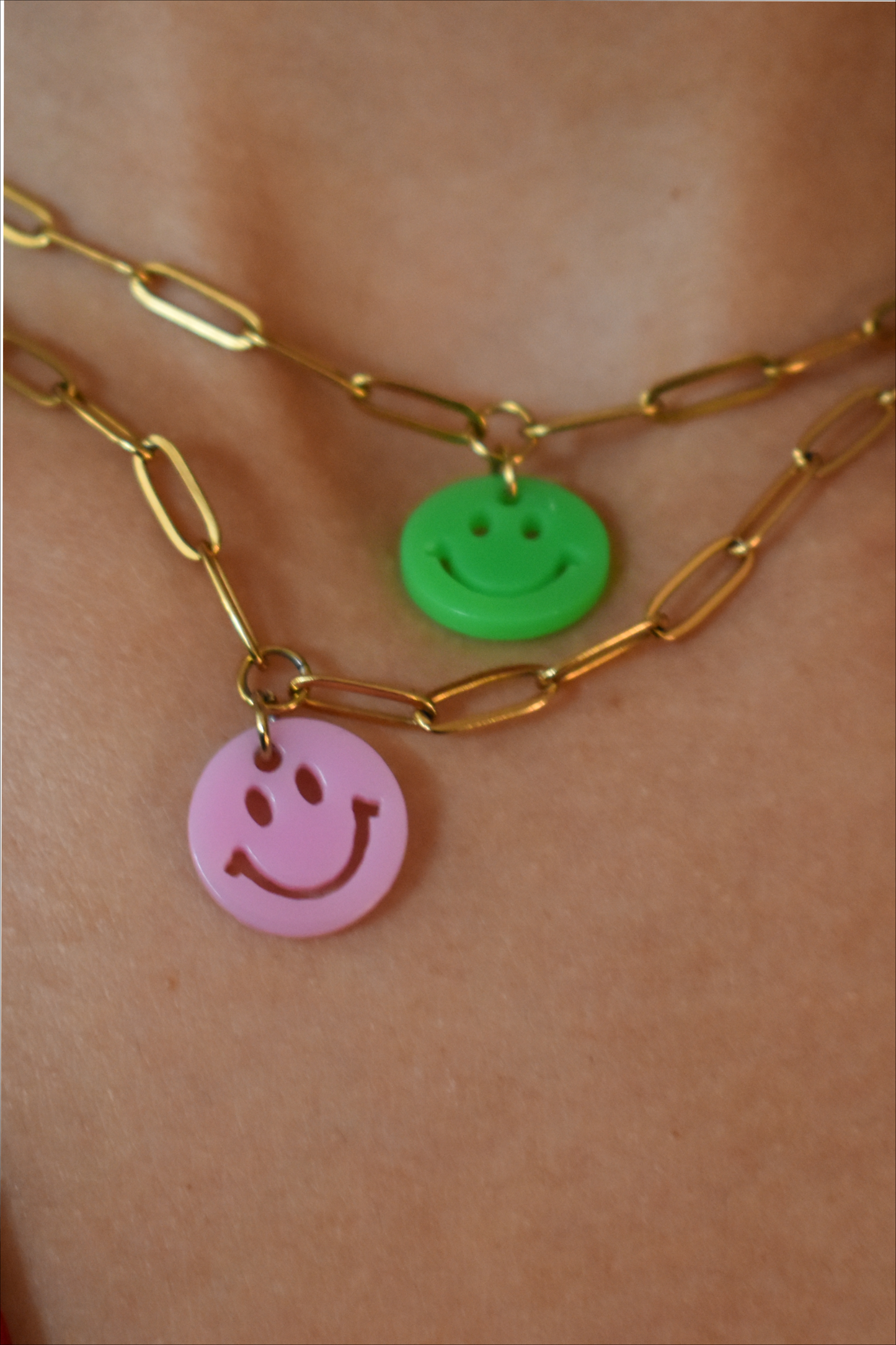 Gekleurde smiley ketting roze