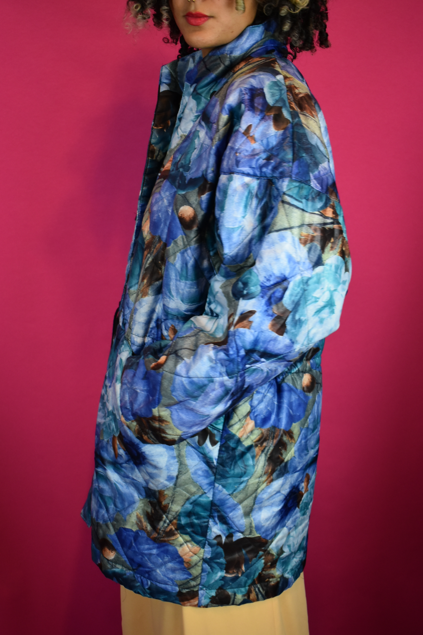 blauwe bloemen jas